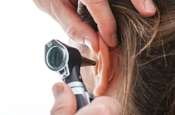 ¿La alergia puede causar problemas de oído?